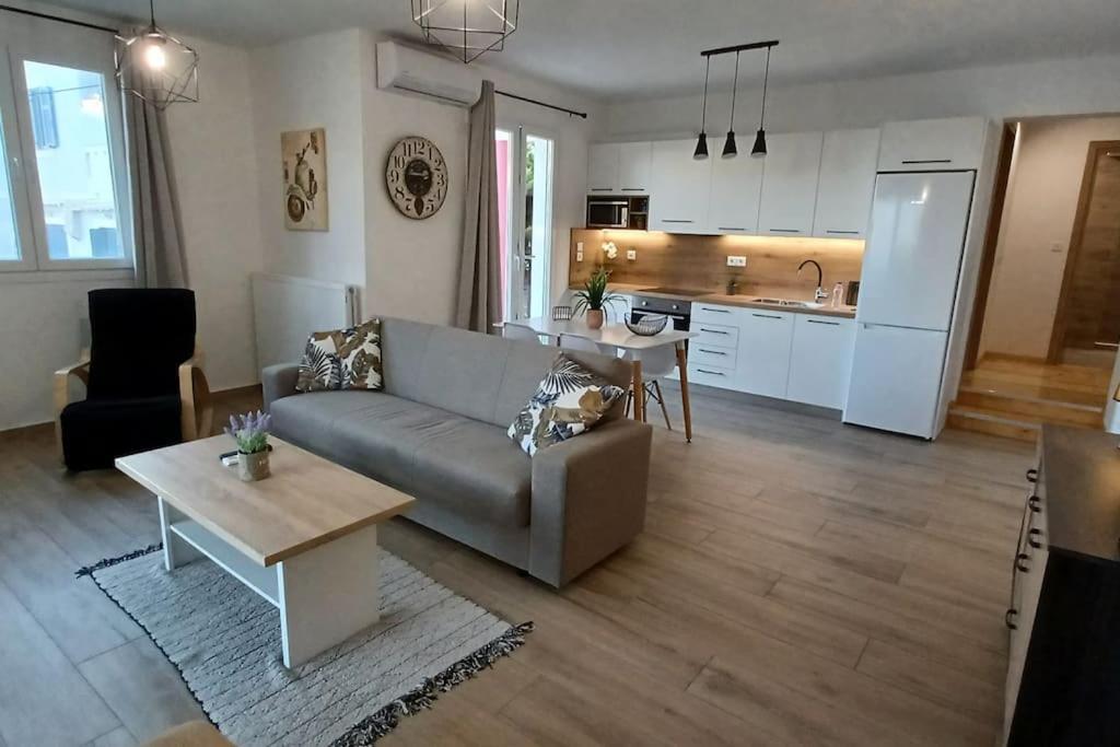 Seaview Luxury Apartment Mytilíni Eksteriør billede